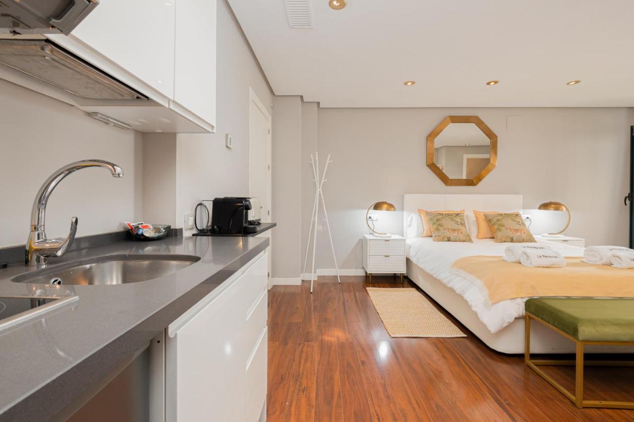 Apartament C30 Deluxe Studio With Terrace Into Cathedral Square Malaga Zewnętrze zdjęcie